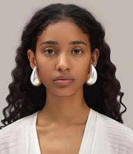 Load image into Gallery viewer, The One Drop Earrings