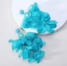 Load image into Gallery viewer, Adore Blossom Earrings
