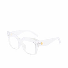 Load image into Gallery viewer, Sassy Chic Sunglasses
