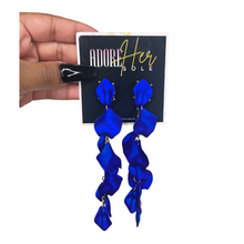 Load image into Gallery viewer, Love Petals Drop Earrings
