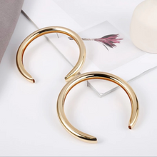 Load image into Gallery viewer, Donda Hoop earrings
