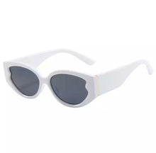 Load image into Gallery viewer, Miss. Monroe Sunglasses
