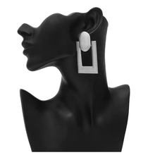 Load image into Gallery viewer, Miss Venus Drop Earrings
