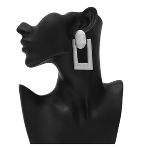 Miss Venus Drop Earrings